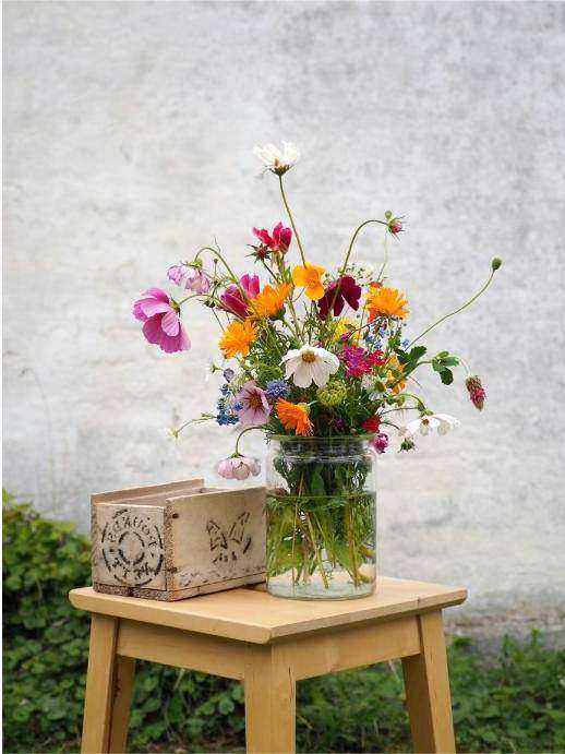 Students arranging flowers